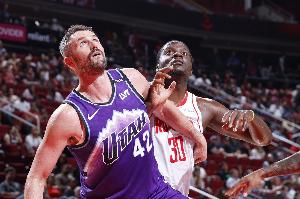 卡佩拉：斯通今夏第一個(gè)給我打電話 我毫不猶豫就決定回火箭