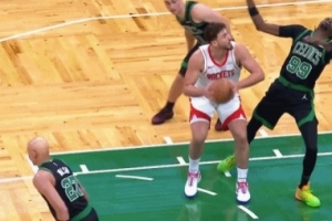 夸張了！布歇防守對(duì)抗后仰倒地 被吹假摔送火箭1分