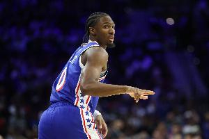 比肩哈登&東契奇等人！馬克西開季連續(xù)六場(chǎng)25+5助 歷史第五人