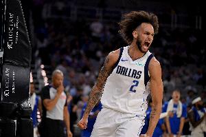 因右膝扭傷連續(xù)缺陣4場！基德：回到達(dá)拉斯后萊夫利接受重新評估