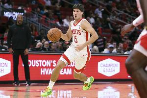 效率低下！謝潑德半場4投1中 得到3分4籃板2助攻&正負值+6