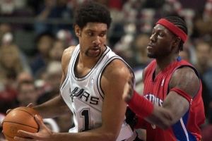 阿里扎：還是喜歡以前NBA那種激烈對(duì)抗的風(fēng)格 現(xiàn)在確實(shí)沒(méi)那么好看