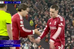 利物浦再做調(diào)整，維爾茨、羅伯遜被換下，凱爾凱茲、基耶薩登場