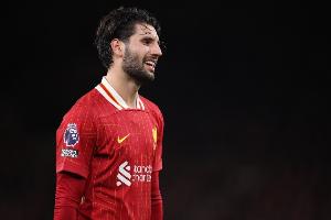 記者：索博的進(jìn)步令人驚嘆，勝任多個(gè)位置+攻防兩端都表現(xiàn)出色