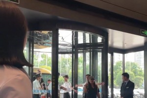 布勞恩都開始練習(xí)持球三分了，掘金下賽季得強(qiáng)成什么樣？