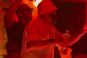 詹姆斯追夢現(xiàn)身壞兔子演唱會 真是徹底嗨了！