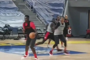 都是回憶??！當(dāng)年18年火箭眾將士的訓(xùn)練視頻 燈泡+餅皇~