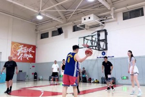 進步很快！小姐姐曬視頻：學打球的第七月 享受籃球帶來快樂