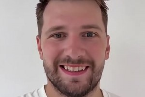 ??帥哥你誰？東契奇最新自拍 這顏值是要重回巔峰啊