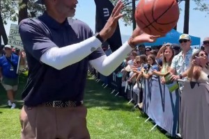 ??老紳士們太優(yōu)雅了！卡特、雷阿倫、希爾在高爾夫球場投三分