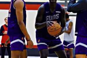 和楊瀚森一個(gè)經(jīng)紀(jì)人！馬盧阿奇在太陽隊(duì)內(nèi)訓(xùn)練笑得很開心