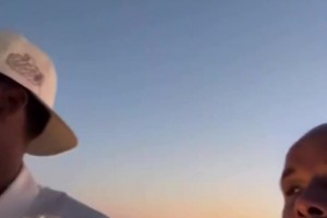 你倆組一隊？阿德巴約在喬丹品牌派對上大聲招呼東契奇