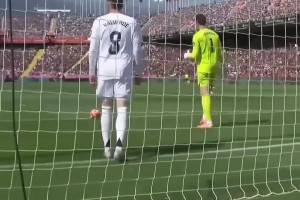 這一腳簡直離譜??巴爾韋德大力金剛腿名不虛傳！