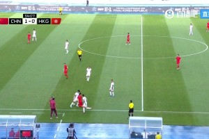 王鈺棟被犯規(guī)后惡狠狠瞪對手，央視解說：不發(fā)脾氣才是本事