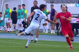 回看雙方?jīng)_突起因：王鈺棟連遭小動(dòng)作挑釁后失控；楊晨：控制情緒