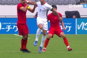 打WWE呢??祖連奴一巴掌扇翻了張玉寧，張玉寧痛苦倒地！