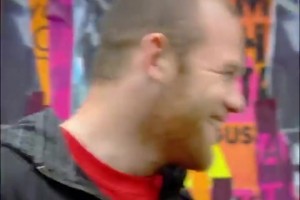 當(dāng)阿扎爾得知自己要被換上場時的反應(yīng)：還有這等好事??？