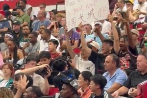 座無虛席！美記驚嘆：現(xiàn)場全是楊瀚森的球迷????