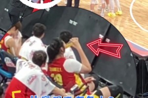 豪車燒油多！張子宇休息時(shí)12秒干完一瓶運(yùn)動(dòng)飲料