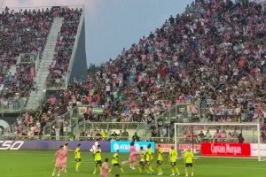 太逗了！網(wǎng)友惡搞：切爾西把馬杜埃凱推銷給阿森納實(shí)況！