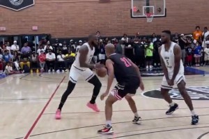 三年前的今天，詹姆斯參加德魯聯(lián)賽拿下42分16板3助4斷