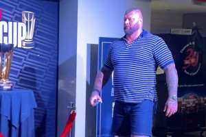 看了約基奇哥哥的身材，終于知道為什么約老師是弟弟了????