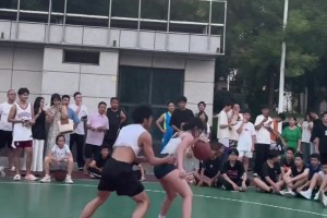 年輕小伙不知憐香惜玉，給妹子打得頻頻倒地