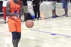 愛德華茲大學(xué)時期這表現(xiàn)，妥妥的狀元秀??！