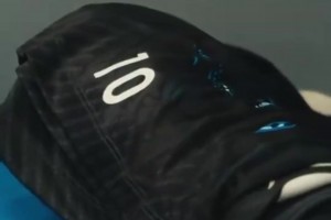 訓(xùn)練穿！球隊(duì)為德布勞內(nèi)準(zhǔn)備10號(hào)訓(xùn)練服時(shí)，德布勞內(nèi)連聲說不！