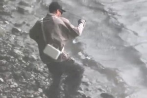 ??擱這荒野求生呢？布克的冰島旅行偷感十足