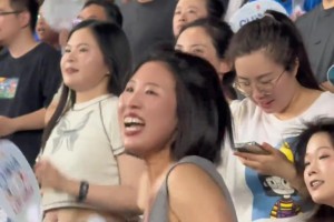 你全神貫注的樣子真美！連云港球迷姐姐被評為“蘇超”最靚麗風景