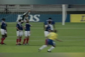 誰(shuí)更厲害？小羅，小儒尼尼奧，卡洛斯超級(jí)神級(jí)任意球破門(mén)！