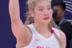 這眼神太霸氣！李夢此前亞洲杯面對日本自信命中追身三分