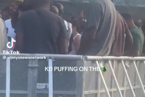 徐靜雨：斯瑪特是湖人非常重磅的引援，估計(jì)下賽季能打首發(fā)，小里去打替補(bǔ)