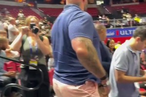 約基奇大哥看著唬人，其實(shí)也有溫柔的一面??