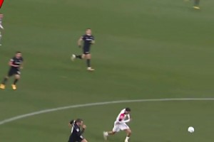 埃基蒂克：別看哥個(gè)子高，其實(shí)速度一點(diǎn)也不慢