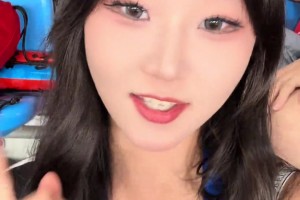 女博主：蘇超榜首這強(qiáng)度太猛了，內(nèi)切過(guò)人很帥滑鏟也很帥??