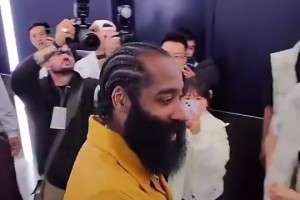 臥槽？！??杰倫-布朗女友的著裝這么大膽，竟然……