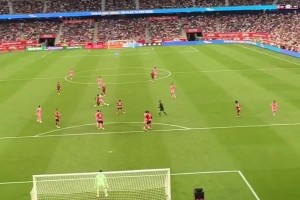 太寫意了??！這個(gè)實(shí)拍鏡頭才能看見梅西上帝視角直塞