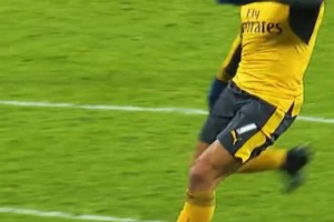 曾經(jīng)一人扛起槍手鋒線！桑切斯這單刀球處理技術(shù)太無(wú)敵了！