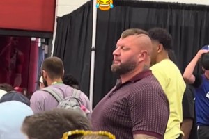 這誰敢惹?。考s基奇的哥哥也太壯了吧????