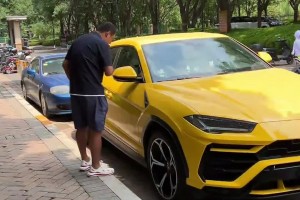 徐亮的黃色蘭博基尼真帥??！副駕還貼有“老婆專用座”??