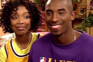 科比高中時(shí)帶著當(dāng)時(shí)的女友布蘭迪上節(jié)目，這顏值比不了瓦妮莎啊