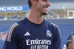 庫爾圖瓦：沒錯，大中鋒正是在下！