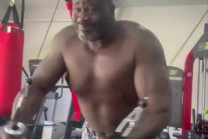 奧尼爾曬健身視頻：家人們 我聽說中國健身高手很多 誰能指導(dǎo)下