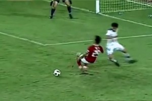 ??郜林禁區(qū)反重力假摔染黃！ 解說要笑出眼淚了！