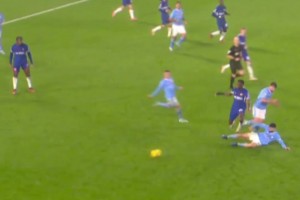 高強(qiáng)度對抗！不對抗踢什么英超！