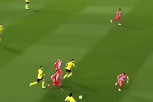 韓鵬回歸泰山隊(duì)主場(chǎng)首秀是不是有點(diǎn)緊張了？你可是這里曾經(jīng)的王啊