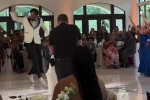 阿倫這段舞臺還挺不錯的??