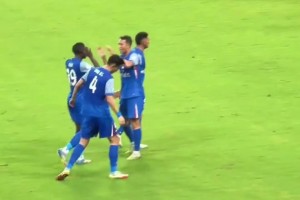 高級神鋒！阿蘇埃連續(xù)三場破門！現(xiàn)場球迷:阿蘇埃牛B，申花是冠軍